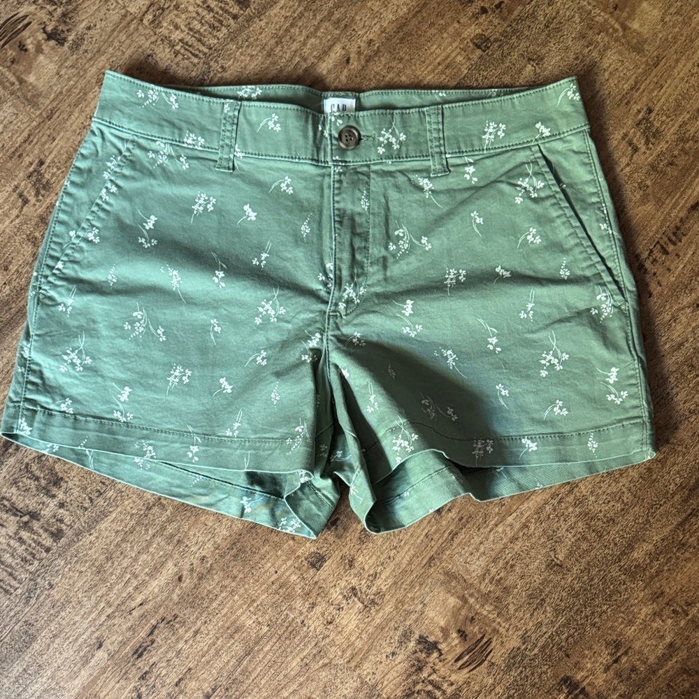 Green Floral Women's Shorts size 6